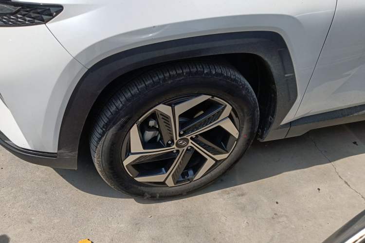 Used Hyundai Tucson 2023 Tucson L 1.5T Automatic Two-Wheel Drive DLX Luxury Edition Left Front Wheel Hub