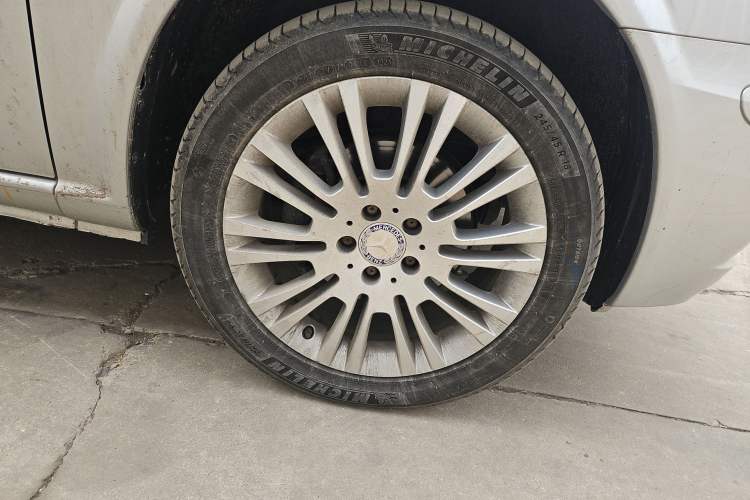 Used Mercedes-Benz Viano 2013 3.5L Haoci version Right Front Wheel Hub