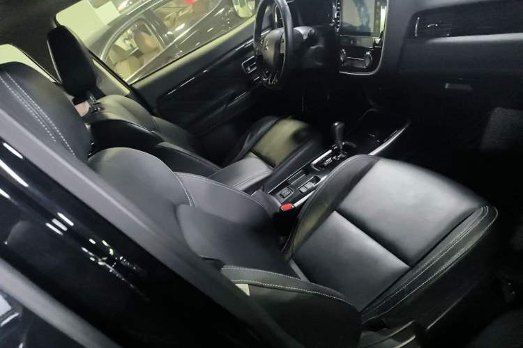 Used Mitsubishi Outlander 2020 2.0L Two-Wheel Drive Comfort Edition 7-Seater