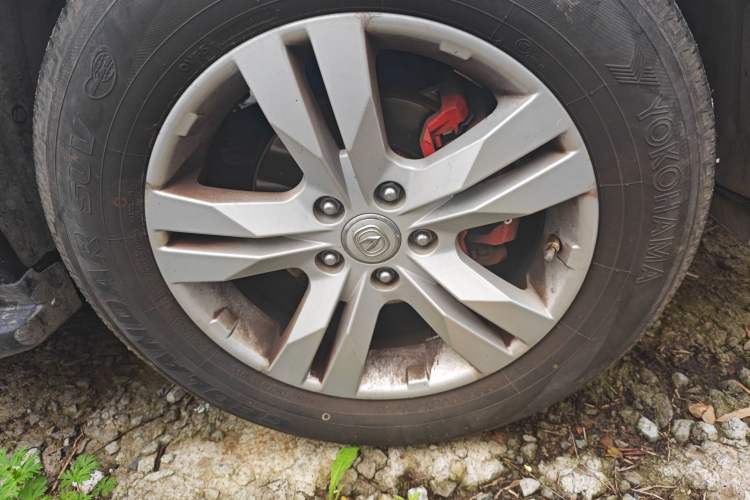 Used CHANGAN CS75 2017 Shangkui Edition 1.5T Automatic Fengxiang Model Right Front Wheel Hub