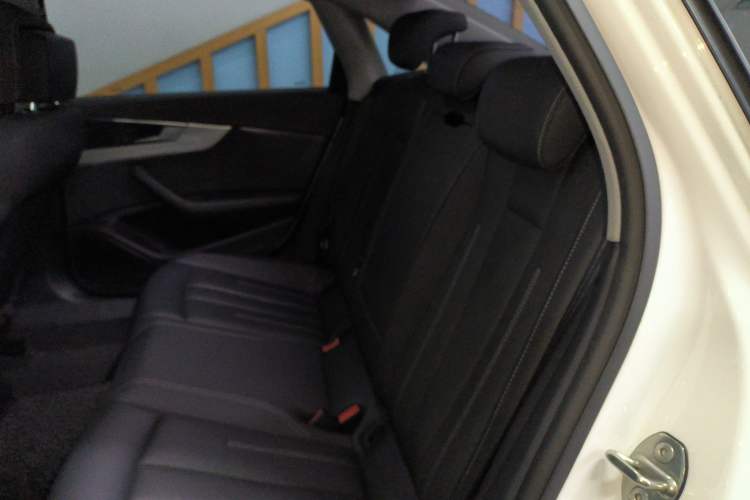 Used Audi A4L 2020 40 TFSI Fashionable and Elegant Model
