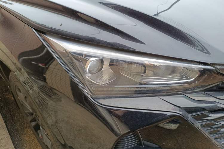 Used Dongfeng Aeolus Yixuan 2023 Mach Edition 1.5L Automatic Chasing Wind Version Right Front Headlight