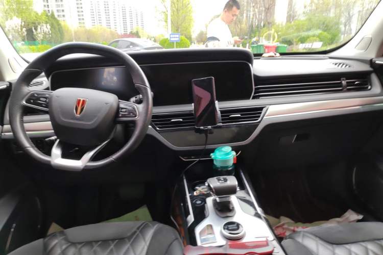 Used Hongqi HS5 2019 2.0T Smart Connect Flagship All-Wheel-Drive Version Audio And AC Panel