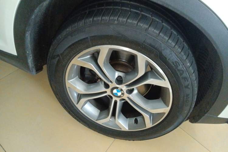 Used BMW X4 2014 xDrive20i X Design Package Right Front Wheel Hub