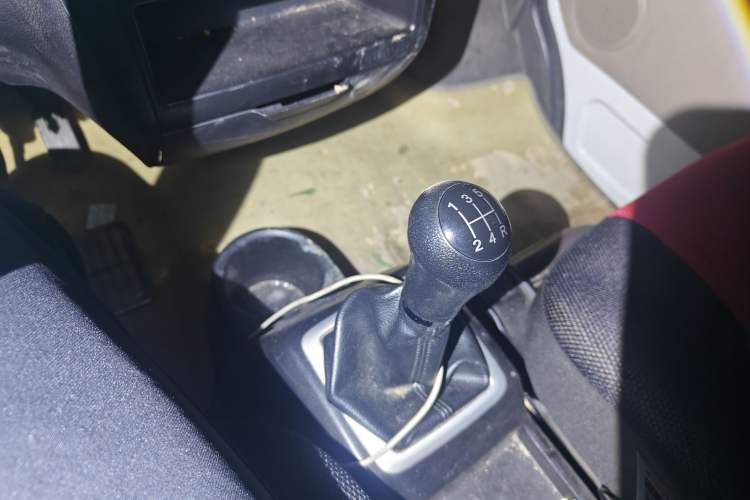 Used FAW Jiabao V77 2015 1.3L Commercial Version CA4GX13
