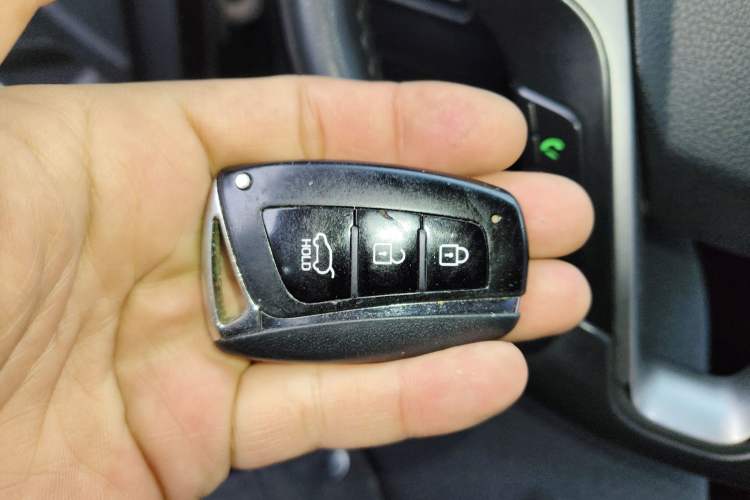 Used Hyundai Santa Fe 2015 2.0T Automatic 4x4 Smart 7-Seater