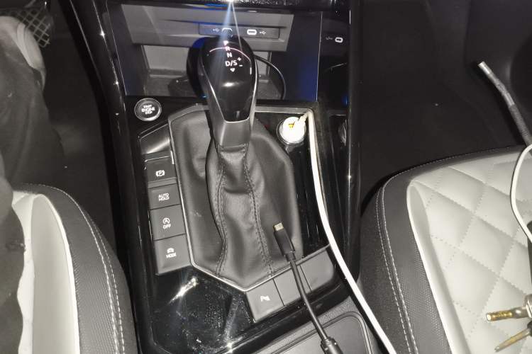 Used Volkswagen Tayron 2024 330TSI Two-Wheel Drive Luxury Plus Advanced Version Gear Lever