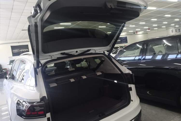 Used Volkswagen ID.6 CROZZ 2021 Long-Range PURE+ Edition Trunk