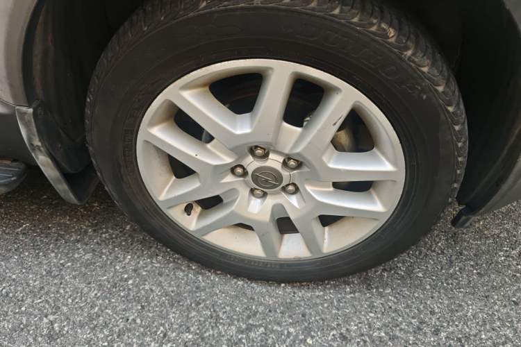 Used Opel Antara 2011 2.4 Luxury Two-Wheel-Drive Version
