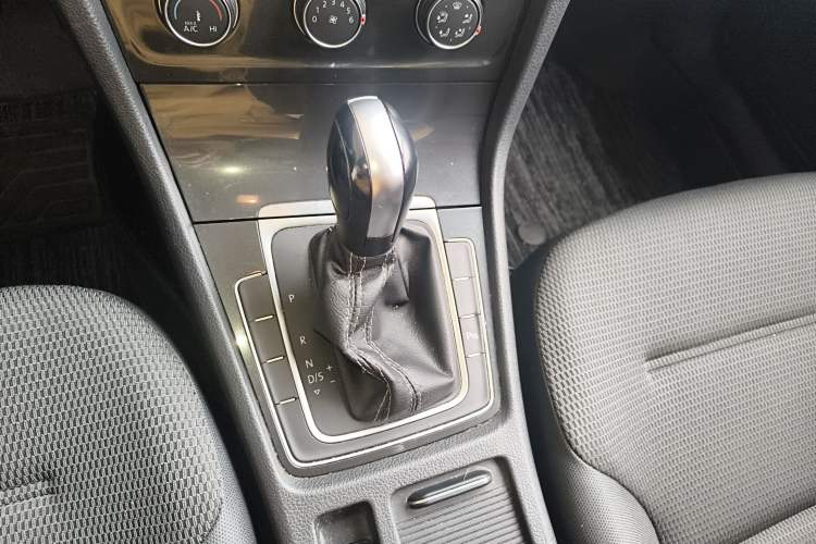 Used Volkswagen Golf 2017 1.6L Automatic Comfort Million-Vehicle Anniversary Edition