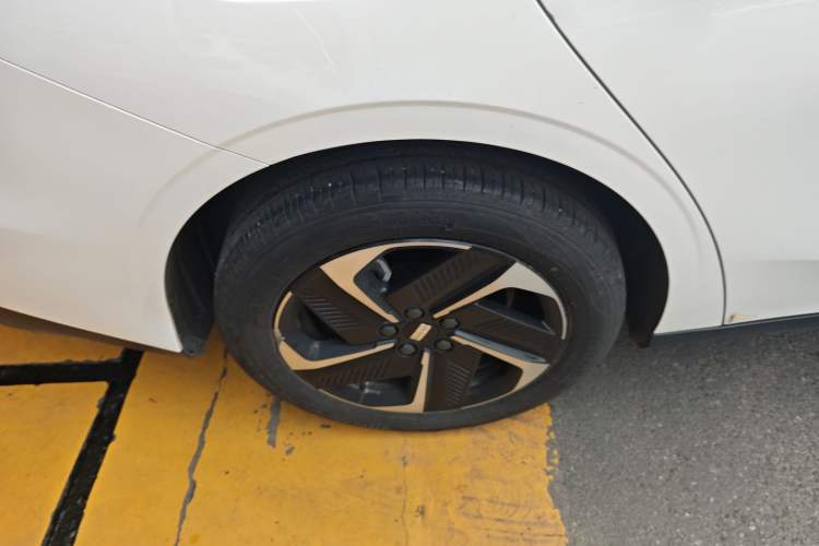 Used Geely Galaxy L6 2023 60km PLUS Exterior 5