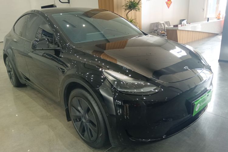 Used Tesla Model Y 2023 Rear-Wheel-Drive Version Front Right 45 Deg