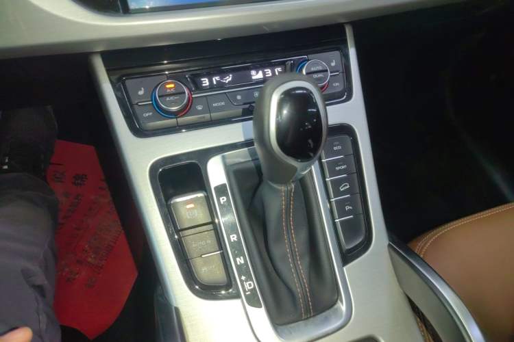 Used Geely Auto Emgrand X7 Sport 2016 1.8TD Automatic ZhiZun Version
