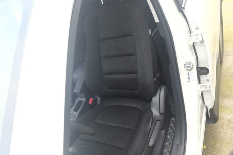 Used Mazda CX-5 2015 2.0L Automatic Two-Wheel Drive Urban Version Left Front Seat