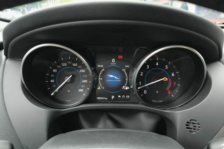Used Jaguar F-PACE 2016 2.0T Two-Wheel Drive Urban Luxury Edition Instrument Cluster