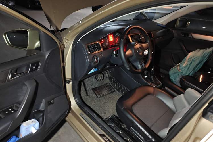 Used Volkswagen Santana 2013 1.6L Automatic Comfort Edition Driver Seat