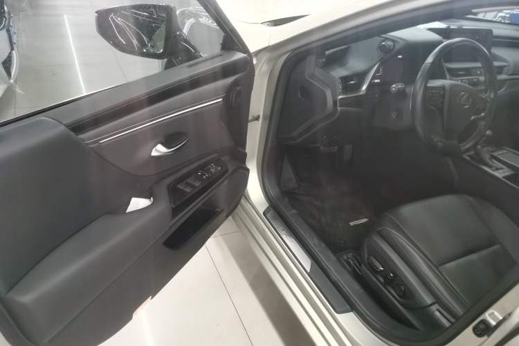 Used Lexus ES 2020 200 Excellence Edition Driver Seat