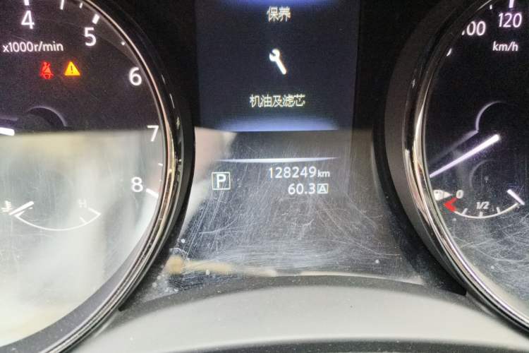 Used Nissan X-Trail 2015 2.0L CVT Comfort MAX Edition 2WD Odometer Close Up