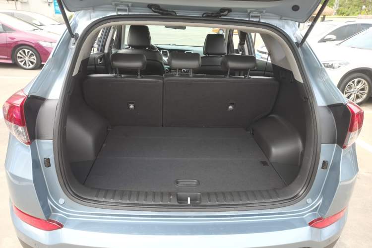 Used Hyundai Tucson 2015 1.6T Dual-Clutch Two-Wheel-Drive Smart Model Trunk