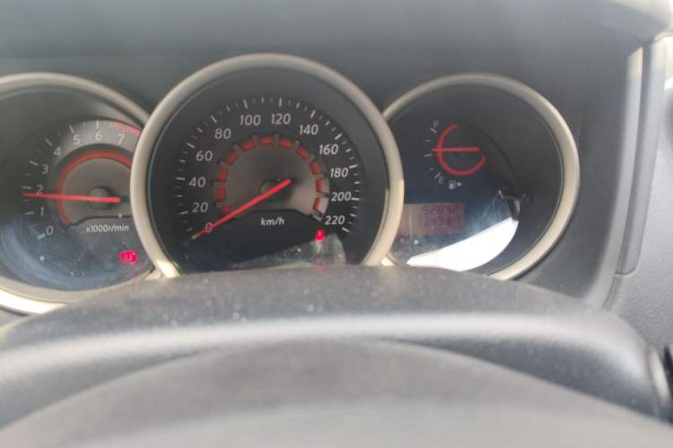 Used Nissan Sylphy 2016 Classic 1.6XE Manual Leading Edition Odometer Close Up