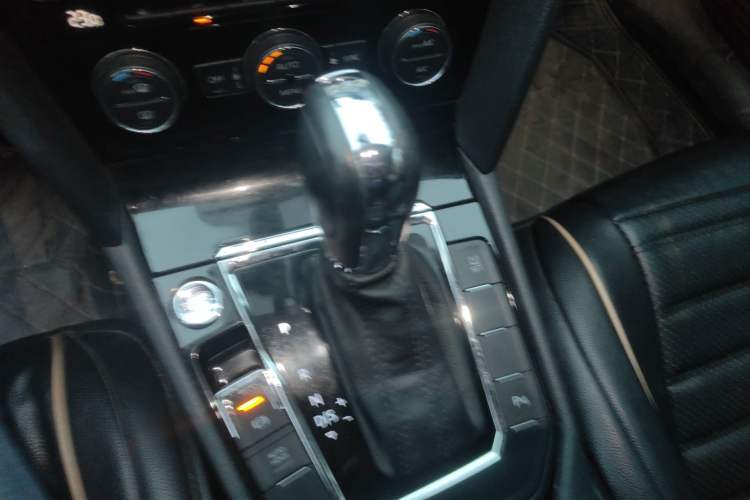 Used Volkswagen Lamando 2015 280TSI DSG Luxury Edition Gear Lever