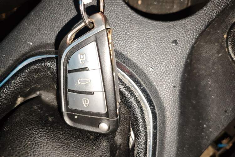 Used FAW Senya R7 2016 1.6L Manual Luxury Model
