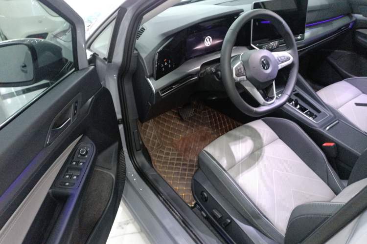 Used Volkswagen Golf 2025 Facelifted 300TSI Pro
