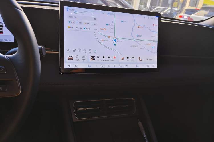 Used BYD Qin L 2025 DM-i Smart Drive 120KM Leading Model Audio And AC Panel