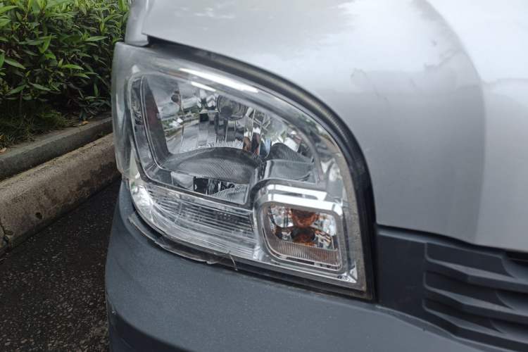 Used Wuling Zhiguang Small Truck 2023 1.5L Double-Cab LAR Right Front Headlight