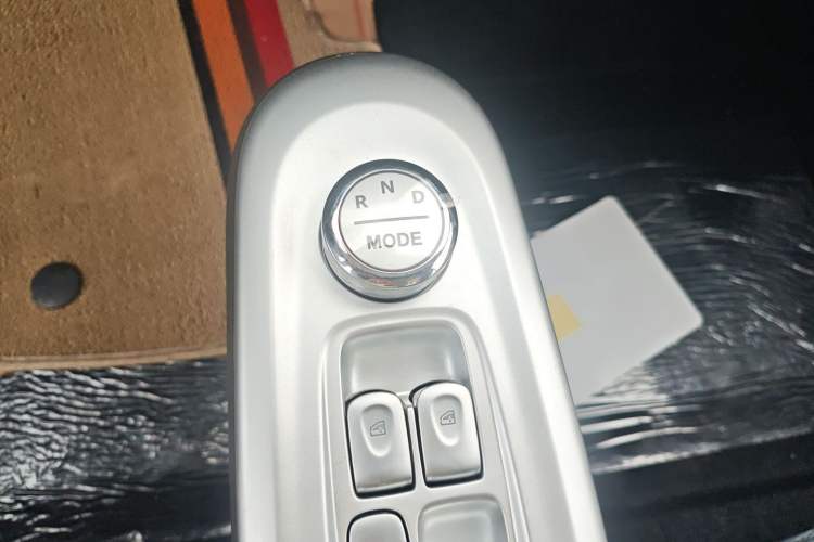 Used CHANGAN NEVO Lumin 2026 Model Treasure Edition 205km Passionate Beige Ningde Gear Lever