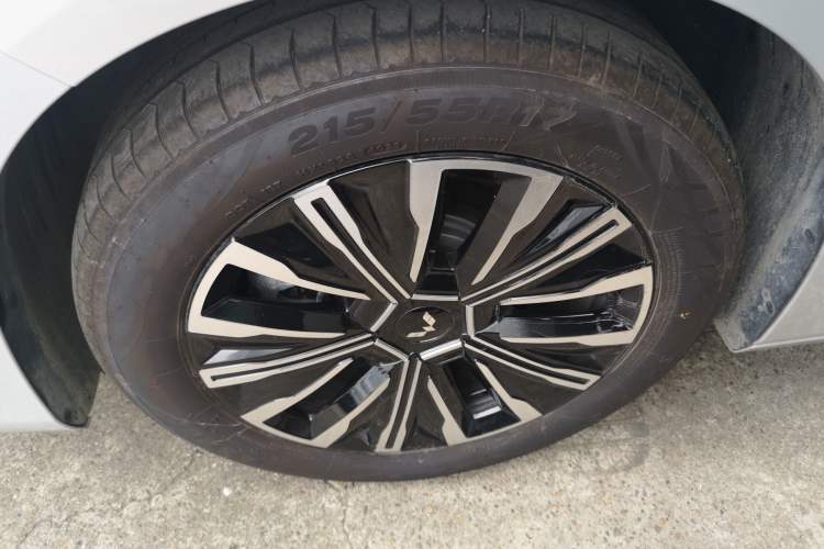 Used Wuling Starlight 730 2025 Model Plug-in Hybrid 125km Luxury Edition