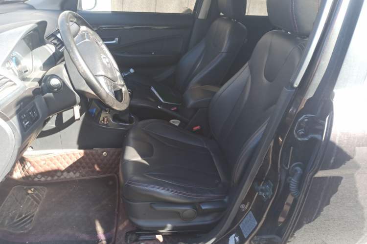 Used Dongfeng Fengon 370 2016 1.5L Manual Luxury Version SFG15-05 7 Seats