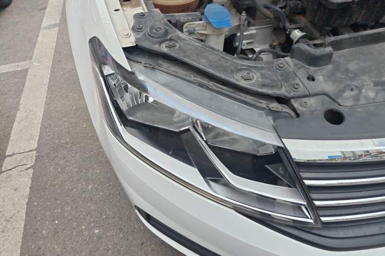 Used Volkswagen Lavida 2019 Lavida Start 1.5L Automatic Trendy Version China VI Standard Right Front Headlight