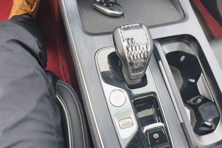 Used GAC Trumpchi GS8 2025 Linghang Series 2.0 TGDI Two-Wheel-Drive Luxury Edition 5 Seats
