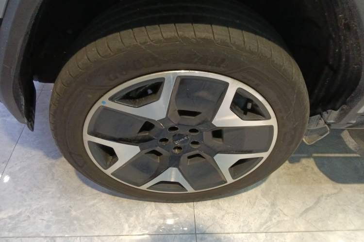 Used iCAR V27 2026 Model 200KM Four-Wheel Drive Falcon 500