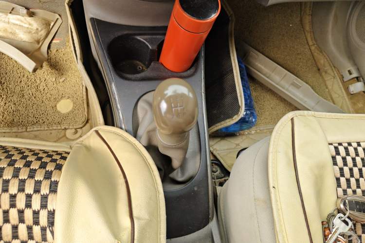 Used Nissan Sunny 2011 1.5XL Manual Deluxe Edition Gear Lever