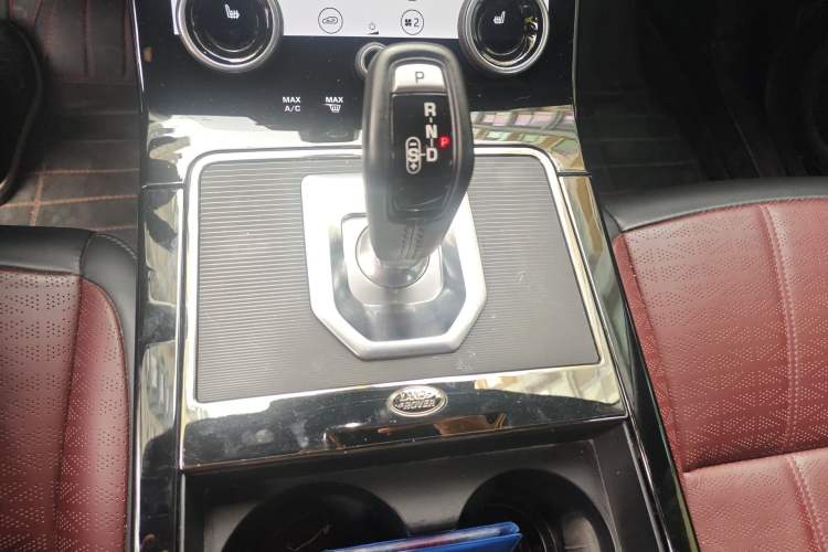 Used Land Rover Range Evoque 2020 249 PS R-DYNAMIC SE Sport Technology Edition Gear Lever