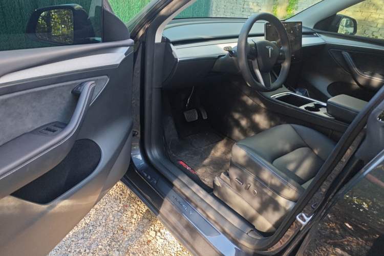 Used Tesla Model Y 2024 Rear-Wheel-Drive Version Driver Seat