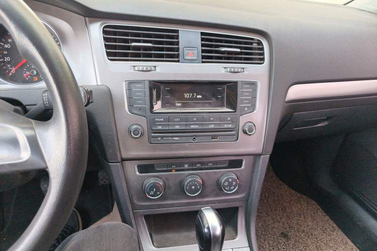 Used Volkswagen Golf 2016 1.6L Automatic Fashion Model
