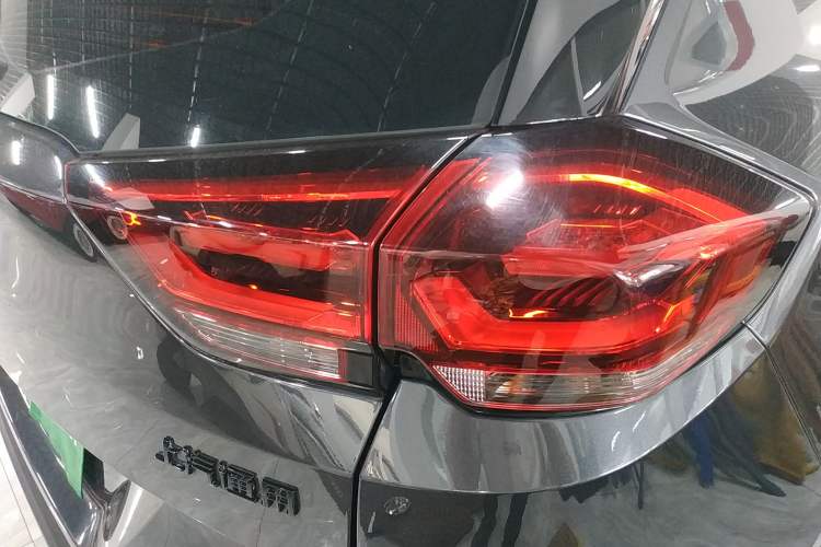 Used Chevrolet Orlando 2020 Light Hybrid Redline 530T Automatic Enjoyment Edition (5+2 Models) Exterior 3