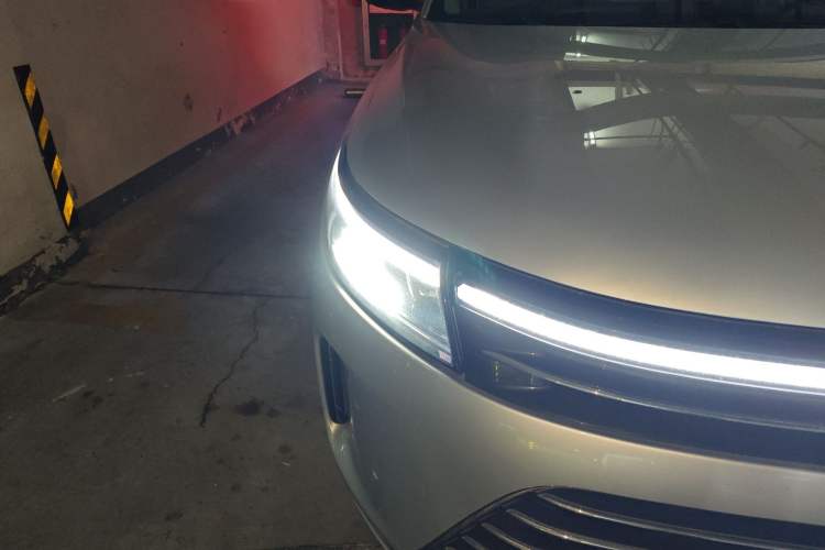 Used Hima AITO M7 2024 1.5T Rear-Drive Plus Version 5 Seats Right Front Headlight