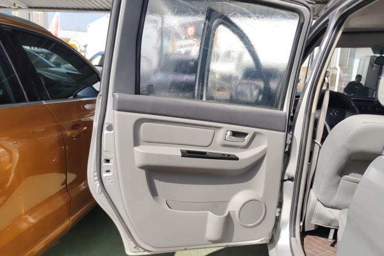 Used BAIC Weiwang M20 2014 1.5L practical type BJ415A Left Rear Door Interior