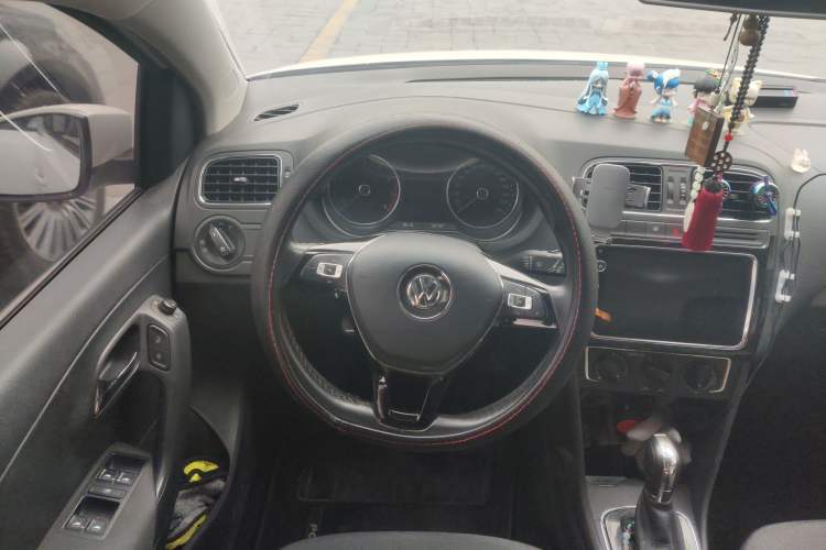 Used Volkswagen Polo 2016 1.6L Automatic Comfort Model