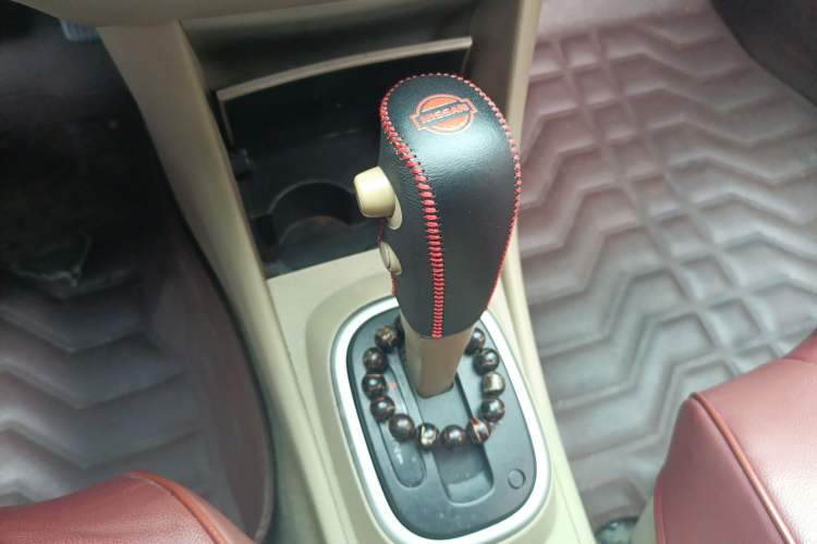 Used Nissan Sylphy 2016 Classic 1.6XE Automatic Leading Edition Gear Lever