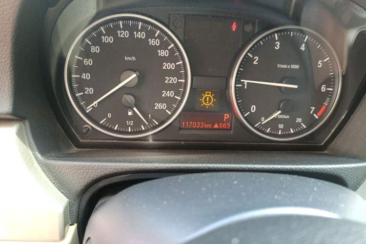 Used BMW 3 Series 2010 320i Luxury Model Odometer Close Up