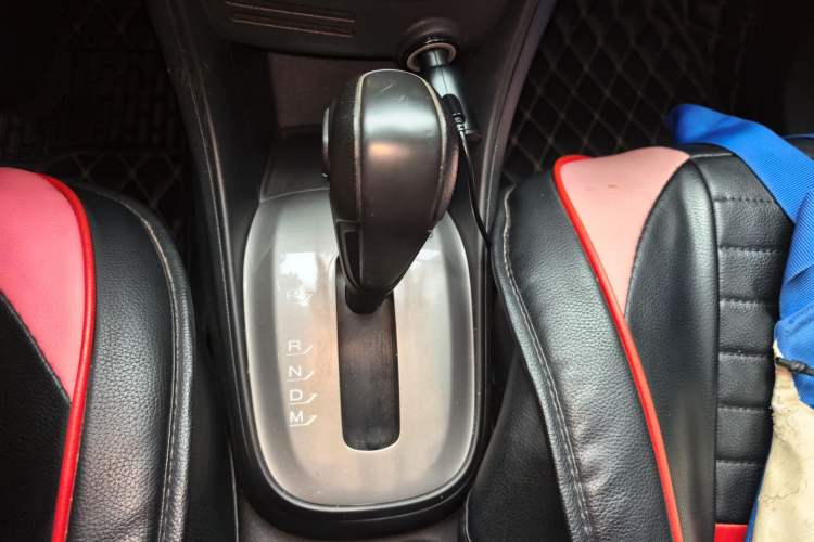 Used Chevrolet Trax 2016 1.4T Automatic Two-Wheel Drive Comfort Version with Sunroof Gear Lever