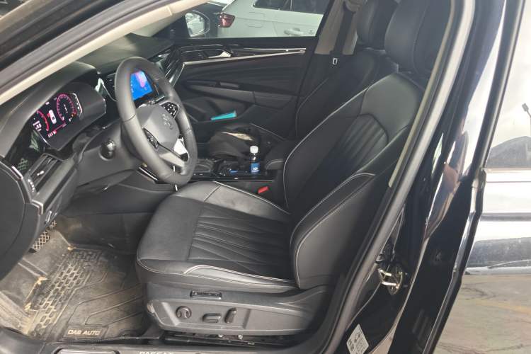 Used Volkswagen Passat 2023 330TSI Starry Luxury Edition
