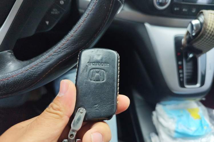 Used Honda CR-V 2012 2.4L four-wheel drive luxury version Vehicle Key