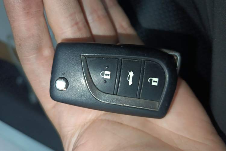 Used Toyota Corolla 2017 Revised Version 1.6L S-CVT GL Vehicle Key