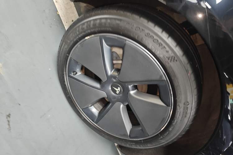 Used Tesla Model 3 2022 Rear-Wheel-Drive Version Right Rear Wheel Hub